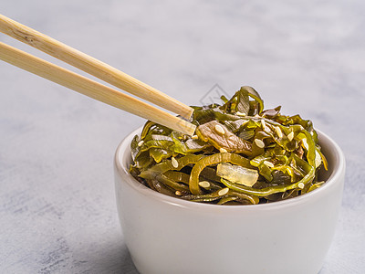 海带沙拉 昆布食物草本植物饮食叶子节食盘子杂草海鲜种子文化图片