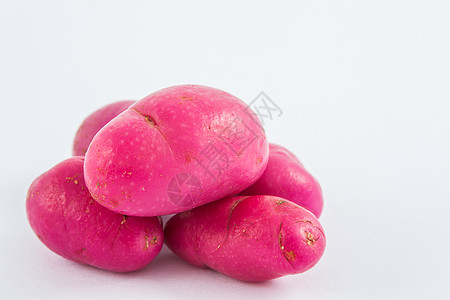 Chuguas Ullucus 管状体 白底孤立于白底蔬菜紫色大白菜维生素红色食物块茎农业白色营养图片