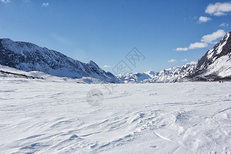 挪威冬季挪威海景山峰童话气候雪堆木屋爬坡港口国家下雪图片