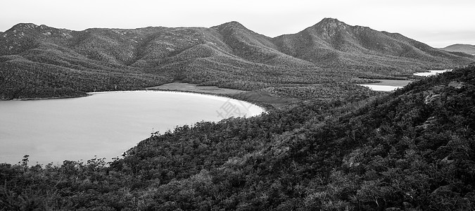 位于塔斯马尼亚Freycinet国家公园的葡萄玻璃湾海滩海岸海岸线海景风景支撑海浪图片