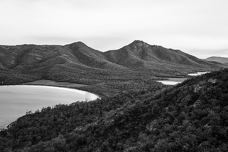 位于塔斯马尼亚Freycinet国家公园的葡萄玻璃湾海滩海岸线海岸风景支撑海浪海景图片