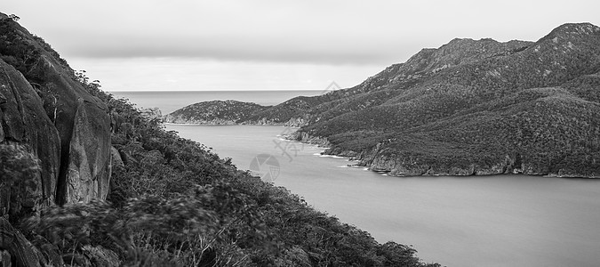 位于塔斯马尼亚Freycinet国家公园的葡萄玻璃湾海滩海岸海景海浪支撑风景海岸线图片