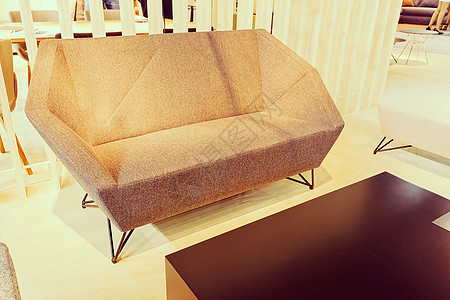 用于坐下的不寻常家具枕头软垫沙发装饰白色皮革长椅房子风格两人图片