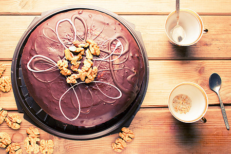 大巧克力蛋糕食物巧克力豆子甜点乡村刀具木板馅饼烘烤蛋糕图片