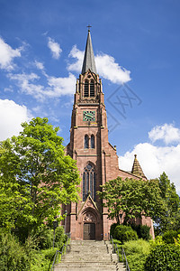 德国Nagold的红沙石教堂石头教会蓝色晴天红色天空纳金城市图片