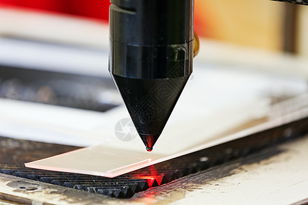 切割机用红激光实验室学习紫色光学工程工具力量活力玻璃物理图片
