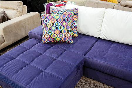 紫色沙发枕头正方形天鹅绒家具装饰软垫白色商业展览材料图片