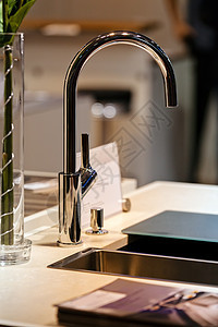 水槽的水龙头雕塑厨房玻璃金属喷射桌子龙头喷泉奶油工具图片