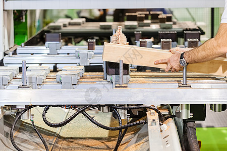 制造家具的机器工厂加工木工作坊工艺机械工作木板木材木头图片