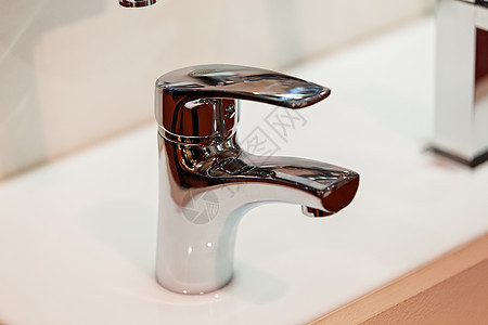 现代水龙头浴室龙头流动卫生合金管道金属白色图片