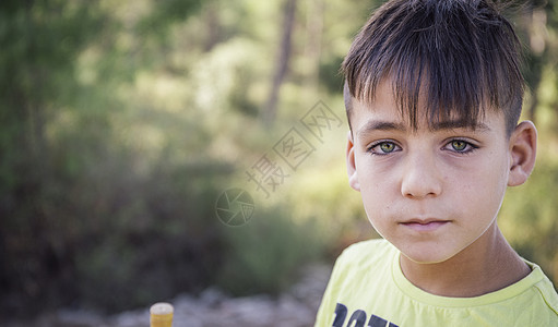 美丽的绿眼男孩眼睛睫毛皮肤商业手表眼球男性眼皮眼科配镜师图片