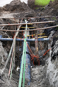 地下管道和电缆安装技术活力金属管子命令橙子工作纤维光学图片
