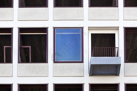 翻修一座办公房舍大楼办公室白色城市玻璃窗户商业阳台建筑学框架建筑图片