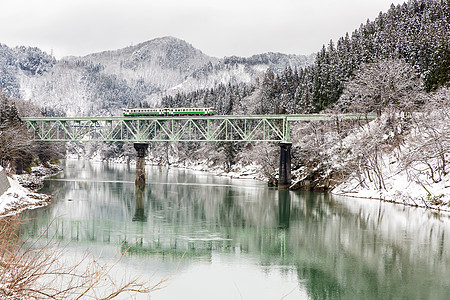 冬季风景培训林地景观铁路冰镇风光树木冻结运河森林村庄图片