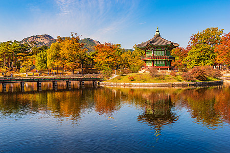 首尔庆博京贡宫秋天建筑皇家历史性旅游旅行建筑学地标城市历史图片