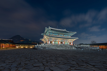 南韩首尔的庆博京贡宫殿旅行景观历史天空蓝色场景旅游地标木头城市图片