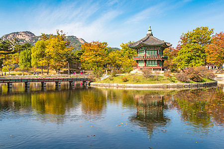 首尔庆博京贡宫秋天传统版税场景蓝色国家景观宝塔建筑平衡旅游图片