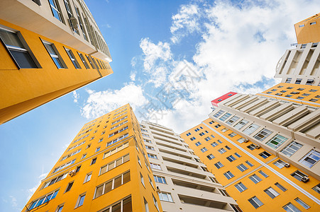 新建住宅楼宽角拍摄的广角橙子房地产蓝色玻璃建筑建筑学奢华住房金融房子图片