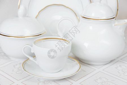 喝茶用的盘子厨房用具糖罐陶器白色杯子刀具餐厅奢华桌布背景图片