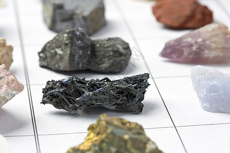 矿物的收集金属碳酸盐石头石墨白色收藏硫酸盐铝土矿岩石矿业图片