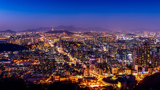 首尔市风景和首尔塔 在晚上 南韩首尔的交通街道景观旅行夜景运动天际酒店车站商业生活图片