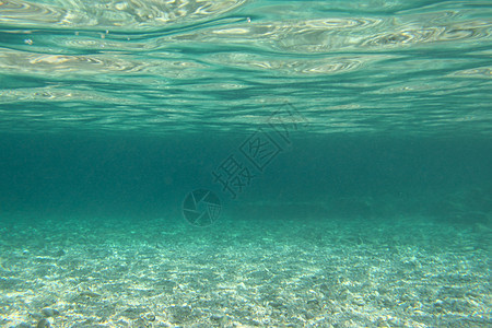 水下海洋观察背景水晶绿色热带波纹海浪阳光卵石海景海滩射线图片