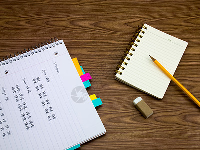 普通话 在笔记本上学习新语言写字学生教学课程外国铅笔字典笔记考试知识单词图片