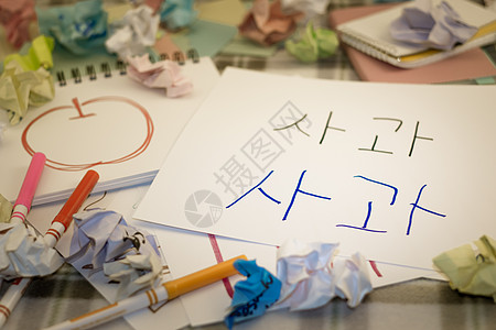 韩语 儿童写作  水果用于实践  名称幼儿园教学学校课堂铅笔灰色童年知识地毯织物图片