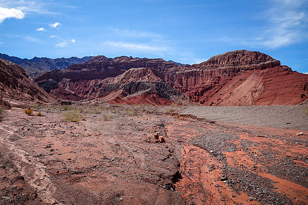 阿根廷咖啡厅干旱橙子蓝色图层色调岩石峡谷砂岩沙漠天空图片