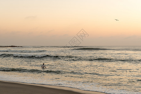 大西洋日落后在大西洋游览者 开克角图片