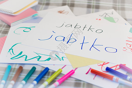 波兰语; 儿童写作用于练习的水果名称图片