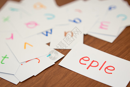 挪威语; 用字母卡学习新单词; 瑞廷语图片