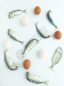 配鸭和鸡蛋的短竹图片