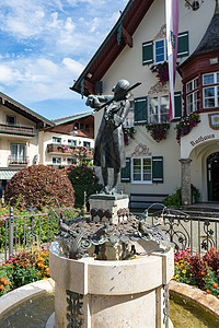圣吉尔根市政厅大楼外的莫扎特雕像图片