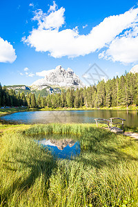 意大利多洛米提地区山区地貌自由假期旅行闲暇旅游探索风景高山远足顶峰图片