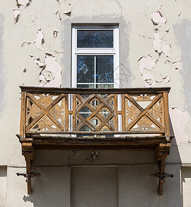 奥地利一栋旧建筑上的秃鹰房子历史性棕色金属石头历史城市旅行木头图片