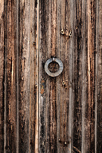 旧木制门的近镜头图片