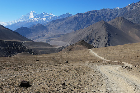 喜马拉雅山山路踪迹峡谷太阳地球构造石头顶峰雪顶山地旅游图片