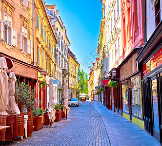 卢布尔雅那的多彩老城街图片