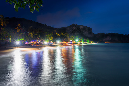 日落后泰国Krabi度假胜地海岸图片