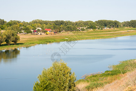 俄罗斯Astrakhan地区Solodniki村小河的风景图片