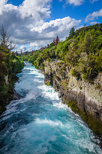 胡卡瀑布 新西兰陶波晴天太阳流动荒野旅游力量蓝色风景峡谷天空图片