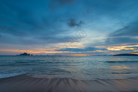 安达曼海的美丽宁静 于当年黎明前傍晚图片