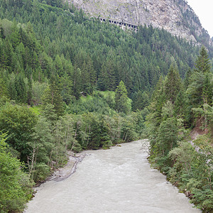 奥地利南部的阿尔卑斯山道隧道沥青国家绿色观光山脉公园通道风景图片
