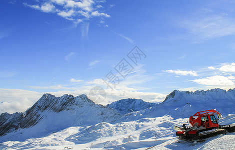 高山风云和积雪的景象高山顶峰旅行公吨滑雪远足踪迹岩石悬崖景观图片