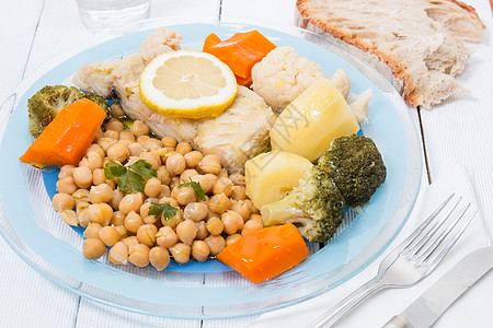 鳕鱼和小鸡peas及蔬菜水果土豆午餐食物盘子美食烹饪图片