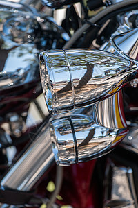 闪闪闪发光的摩托车细节力量管道驾驶速度引擎机器车辆汽油展示合金图片