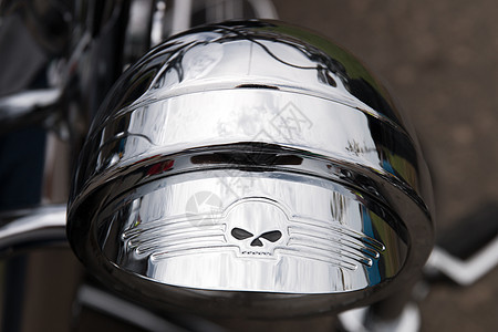 闪闪闪发光的摩托车细节自行车车辆力量自由驾驶机器反射金属管道合金图片