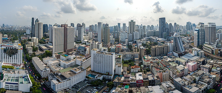 全景曼谷市 纳纳和苏胡姆维特路 空中摄影集图片