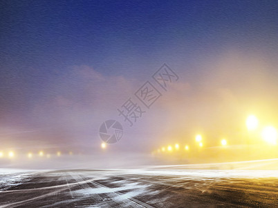 冬季公路至夜间机场图片